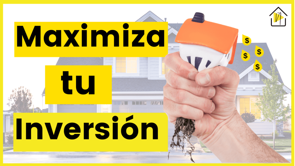 Maximiza tu inversion. Hand squeezing money drops from a house with roots